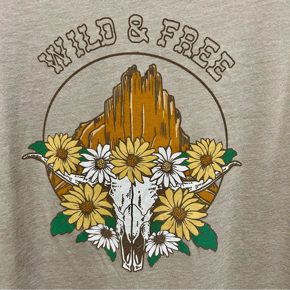 Violets Are Blue Wild & Free T Shirt Sz M Fringe Sleeves NWT Cow Head - Picture 2 of 6